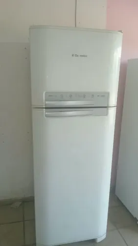 Vende.se uma geladeira Eletrolux 90 dia de garantia
