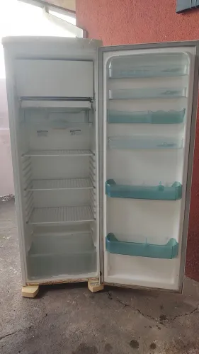 Geladeira 220 v
