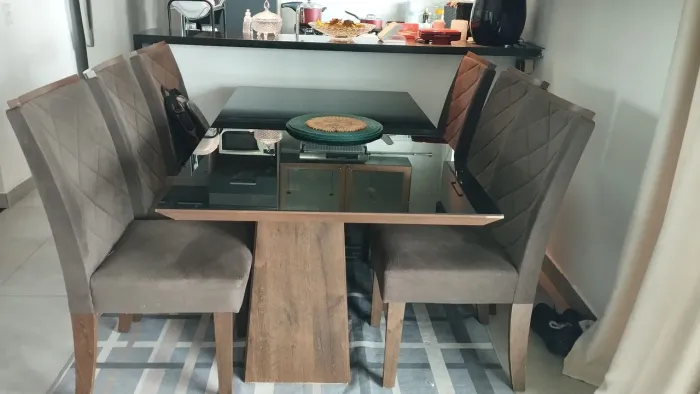 Vendo mesa de 6 cadeiras