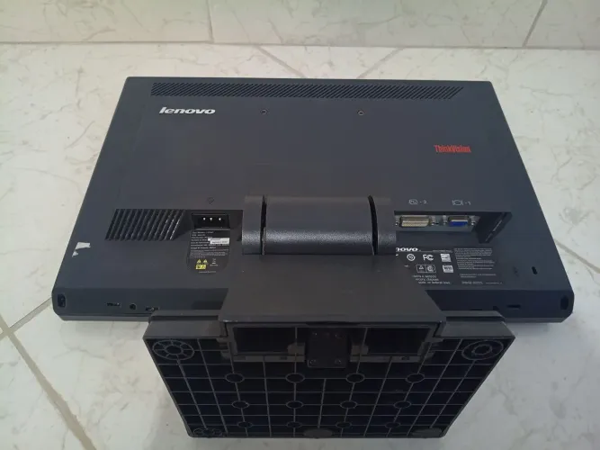 Monitor ThinkPad Lenovo 19 polegadas 75hz