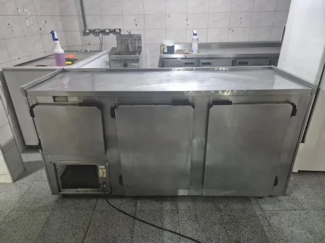Balcão Refrigerado Industrial Inox 3 Portas - R$ 3.500