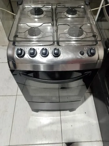 Fogão Eletrolux de 4 bocas inox