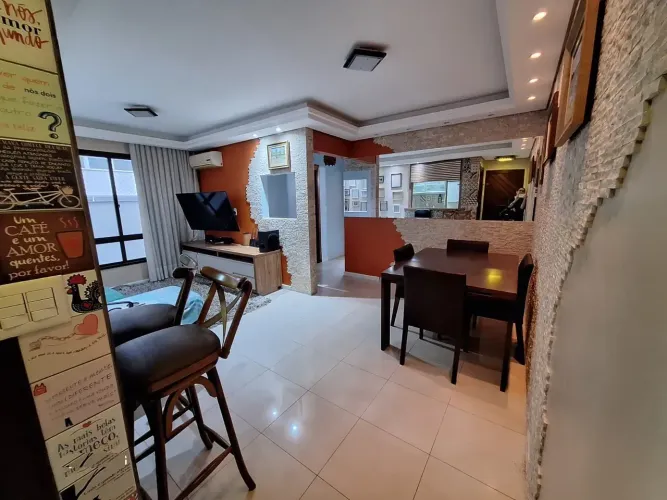 Imóvel para venda possui 65 metros quadrados com 2 quartos em Vila Ipiranga - Porto Alegre