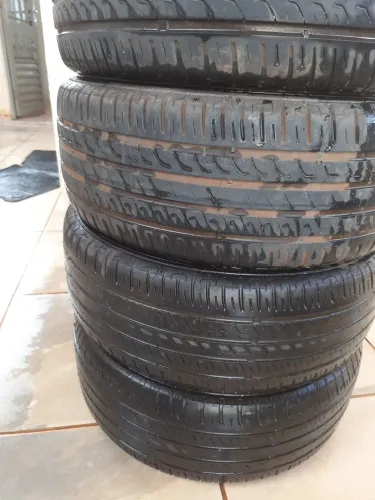 Vendo 4 pneus usados