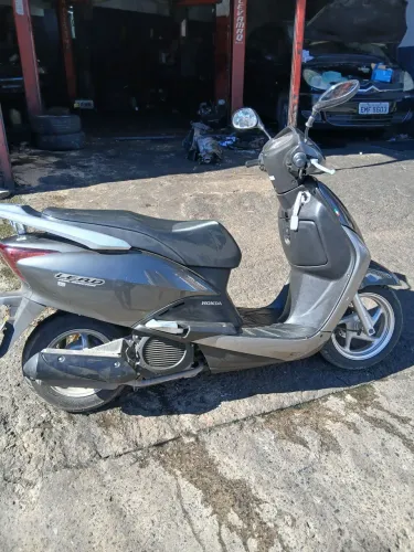Honda lead bonita e boa 