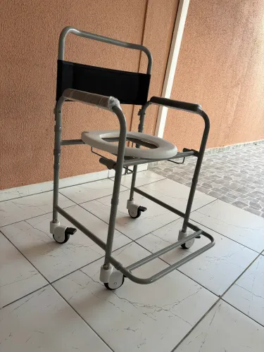 Cadeira De Banho Higienização Dellamed NUNCA usado!