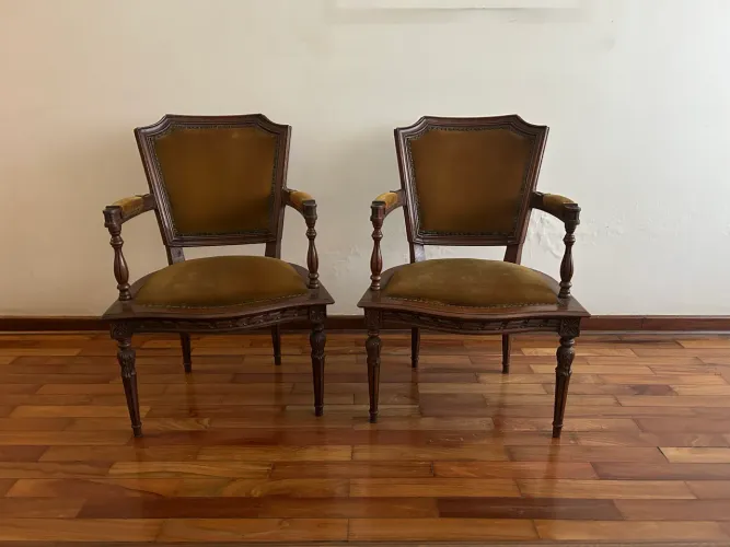 Conjunto de poltronas clássicas 