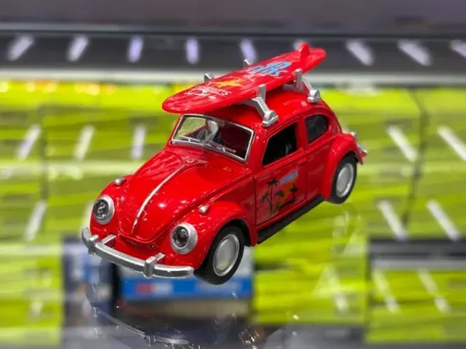 Carrinho Fusca com prancha vermelho 1:36