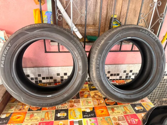 2 PNEUS ARO 16