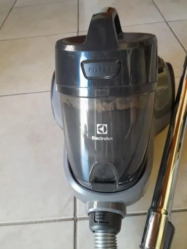 Aspirador de pó semi novo