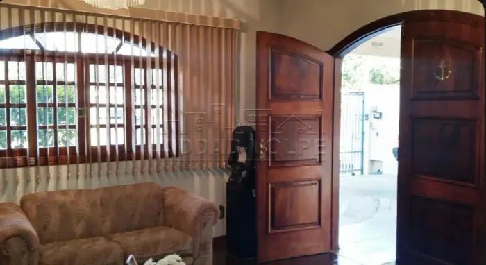 Imóvel Zona Sul, térrea, 03 suítes, 05 salas e com perfil misto comercial e residencial