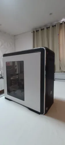 Gabinete cooler master branco