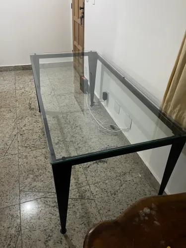 Mesa de jantar grande de vidro