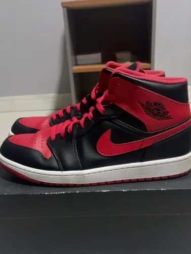 AIR JORDAN 1 MID FIRE RED