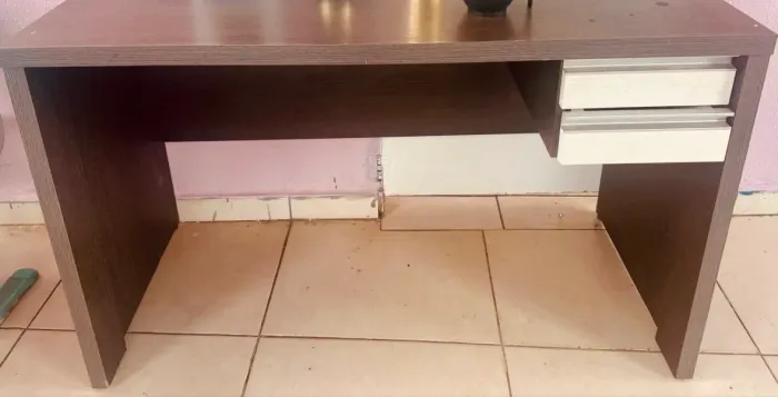 MESA EM MDF COM 2 GAVETAS