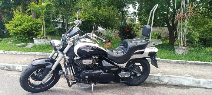 Suzuki Boulevard M800 