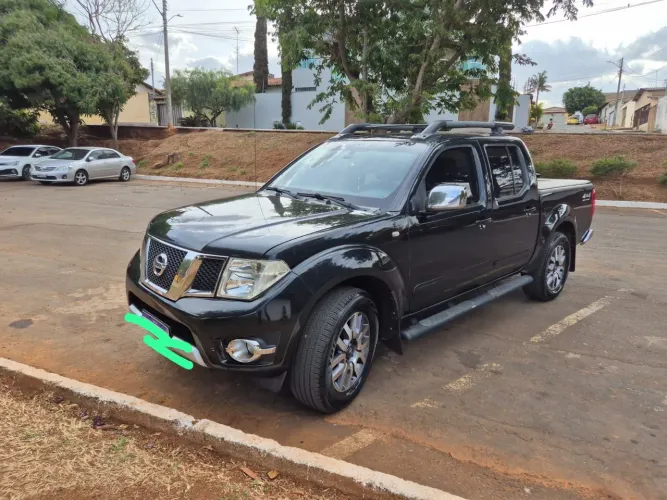 Nissan Frontier SL CD 4X4 2.5tb Diesel AUT 2014