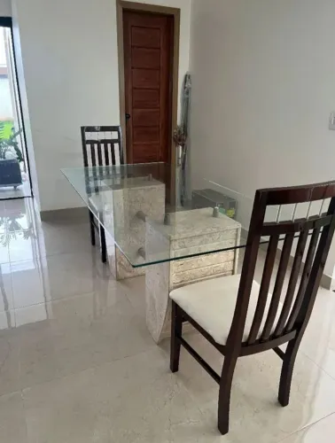 Vende se duas base de mármore com um tempão de vidro