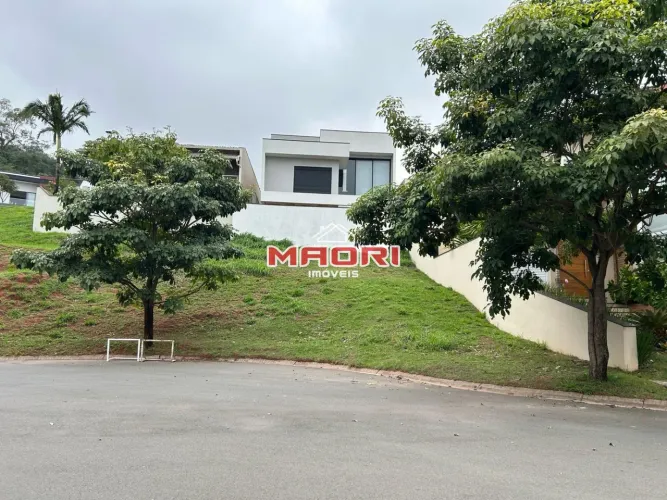 Terreno à venda no Condomínio Madre Maria Vilac em Valinhos