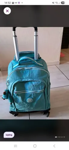 Mochila de costa da kipling original com rodinhas e puchador semi nova acompanha chaveiro
