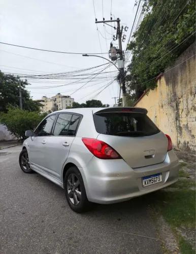 Nissan Tiida SL 1.8/1.8 Flex 16V Mec. 2012