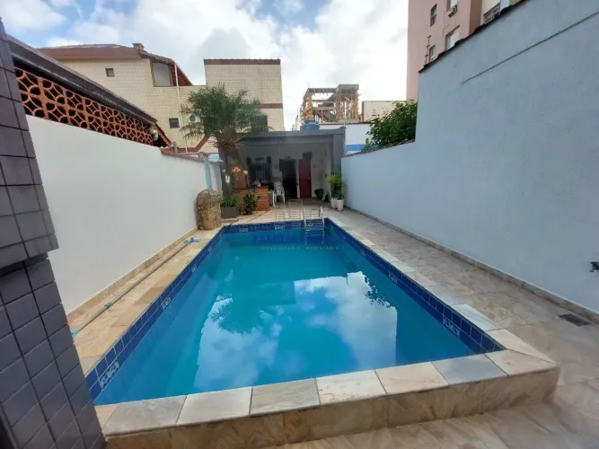 Casa sobreposta a venda 4 quartos piscina churrasqueira Santos