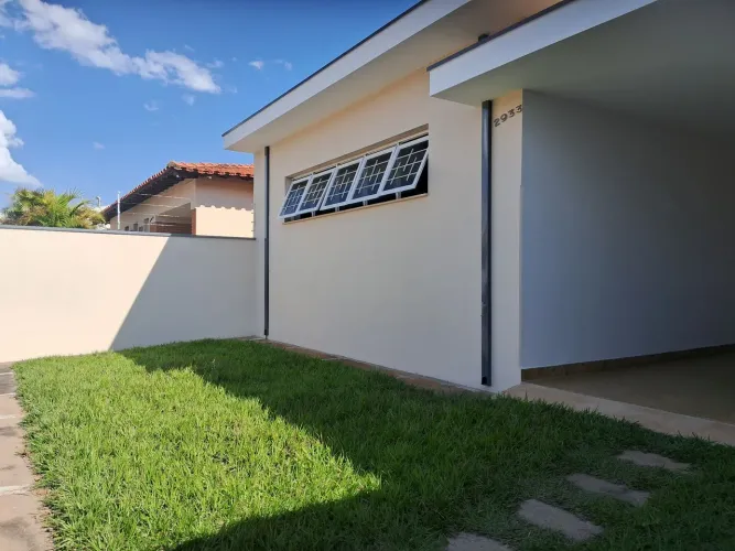 Casa confortável de 3 dormitórios no V. Operária.