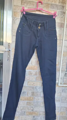 Calça jeans feminina tamanho 36 ótimo estado