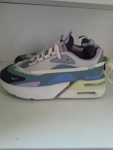 Tenis nike air max furyosa