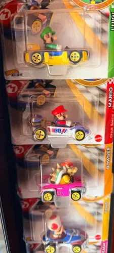 Coleção Hot Wheels Mario Kart + Expositor de Parede | 7 Personagens Lacrados