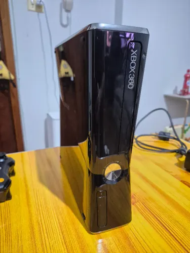Xbox 360 Slim 250GB Completo + 1 Controle + 14 Jogos