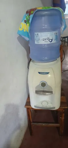 Vendo um bebedouro funcionando perfeitamente gelando bem