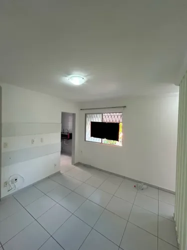 Vendo excelente apartamento térreo no Bairro dos Ipês, 02 quartos, R$ 185.000,00