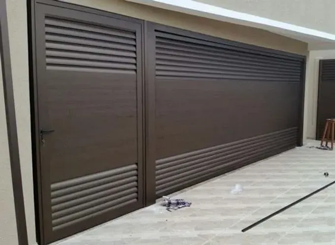 Pintor de portões, corrimãos, e superfícies metálicas