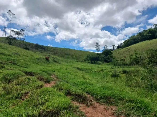SITIO 250.000m2 DORES DO PARAIBUNA(25 HECTARES )TERRENO COM NASCENTE PASTAGEM 5 KM DA REPR