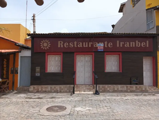 Amplo restaurante Arembepe