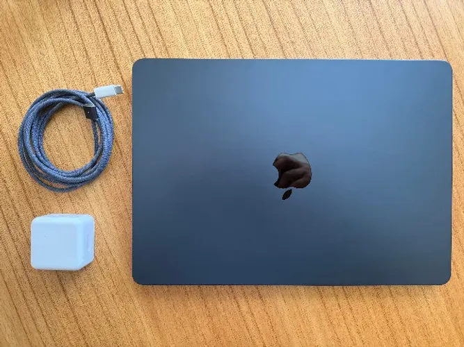 MacBook Air M2 13,6" 512GB SSD / 8GB RAM - Midnight - Impecável / Estado de Novo