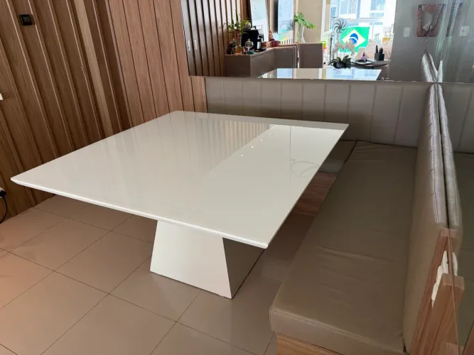 Mesa Quadrada com Vidro 1,40m x 1,40m