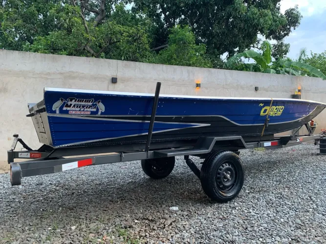 Canoa e motor 18 hp 