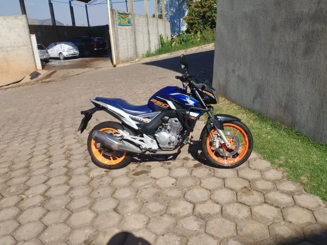 Vendo cb Twister abaixo da tabela pra sair logo