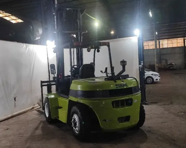 Empilhadeira GLP Clark C70L Original 7000Kg de capacidade