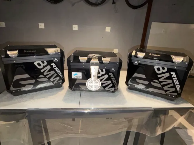 Novíssimo Jogo de baús completo BMW 1200 e 1250 GS e demais acessórios de proteção.
