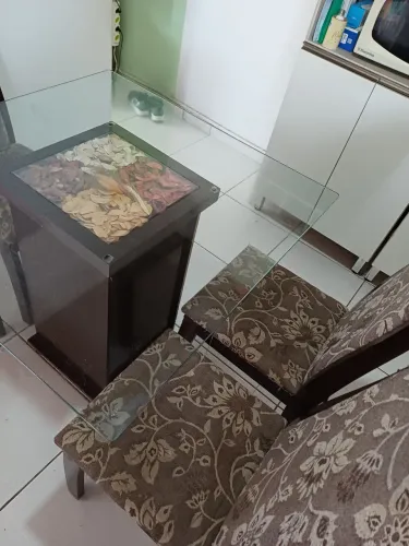 Mesa quadrada com 4 cadeiras