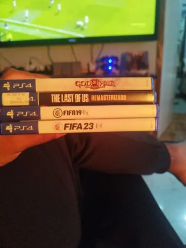 Vende-se jogos PS4 mídia física preço a negociar dependendo dos jogos 