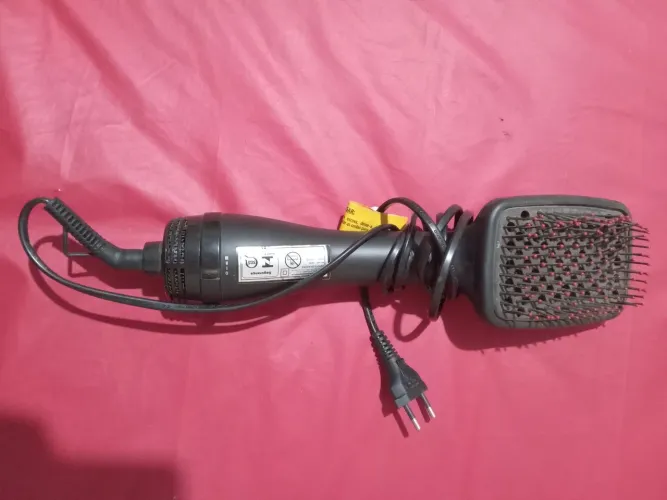 Tô vendendo uma escova elétrica, voltagem 127