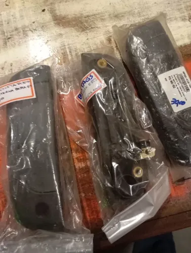 Maçaneta porta dianteira Kia Besta GS original lado direito