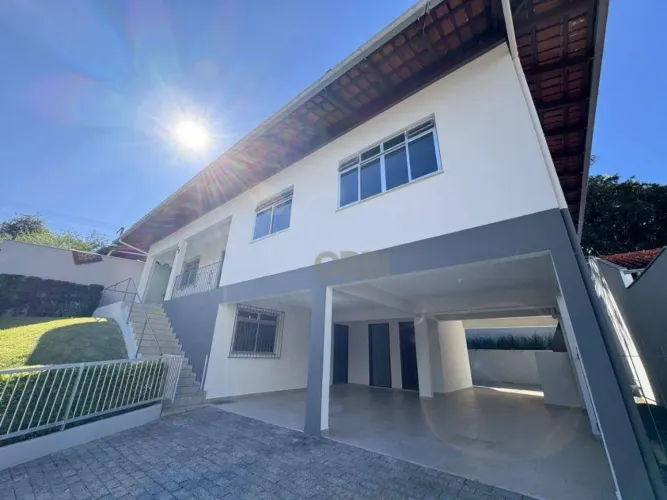 Casa com 3 dormitórios para alugar, 189 m² por R$ 6.569,49/mês - Escola Agrícola - Blumena