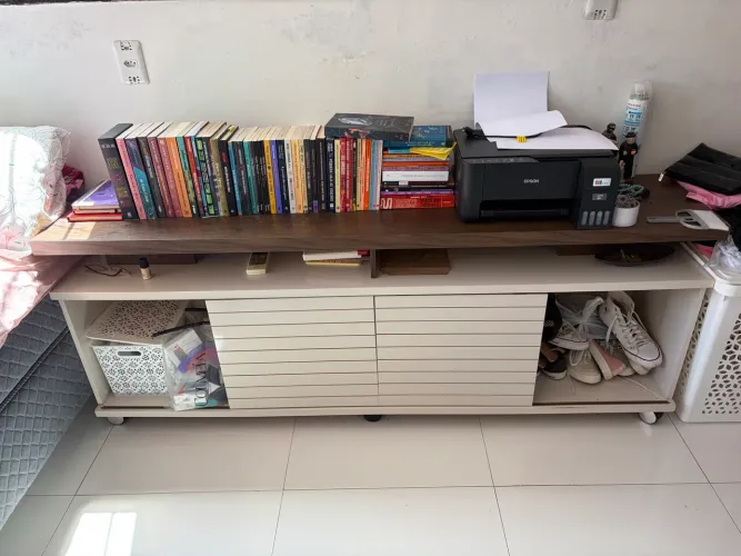 ? Rack Aparador Moderno Branco e Amadeirado 