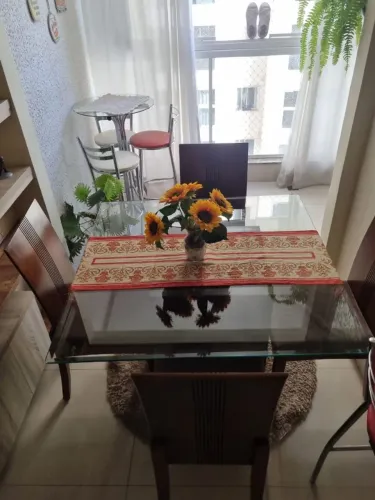 Vendo mesa para sala de jantar linda <br>Na madeira e vidro <br>R$ 1000,00