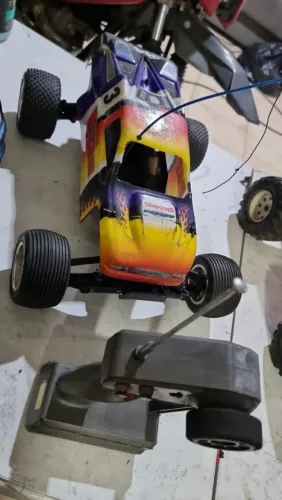 Carro de Controle Auto Modelo RC Traxxas Rustler